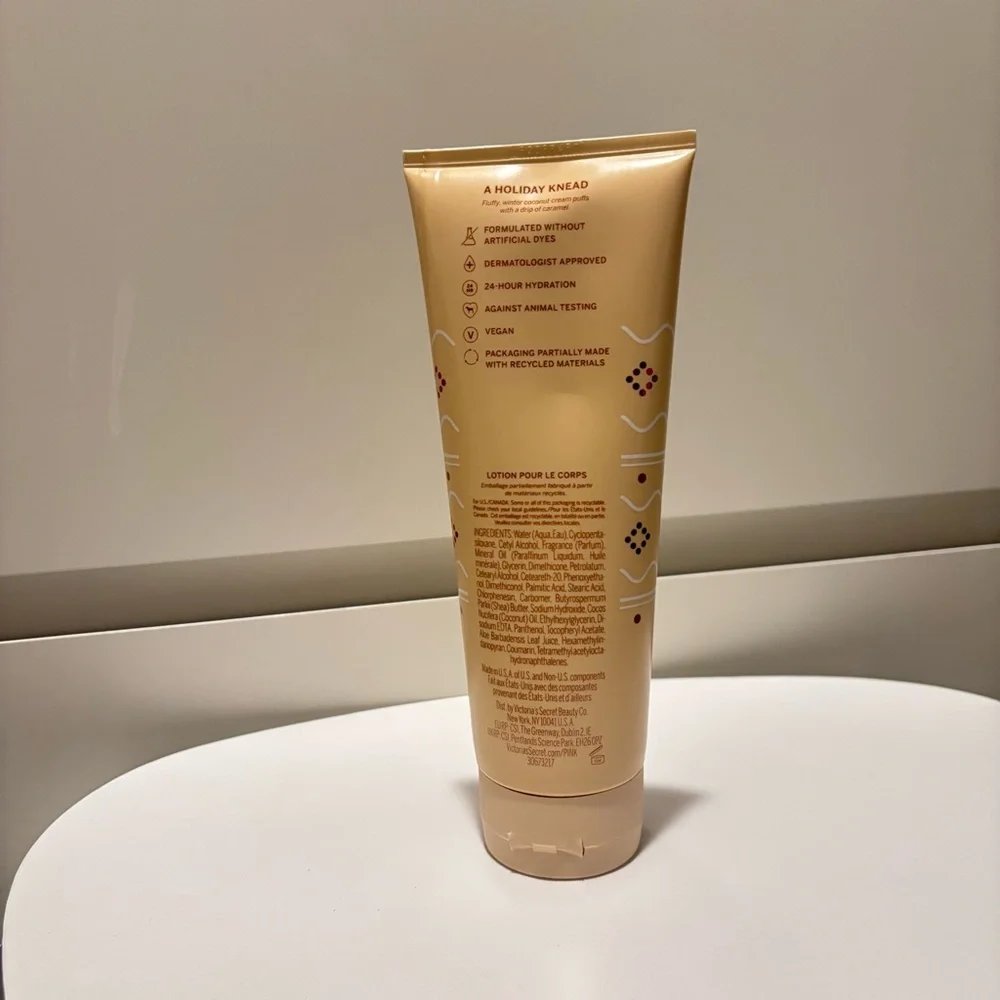 VS PINK Coconut Cream Body Lotion
